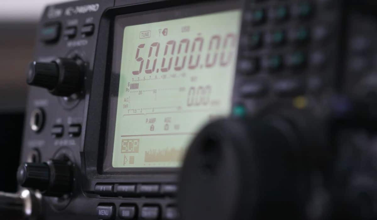 How Do Ham Radios Work? (Learn The Basics) Hobby Knowhow
