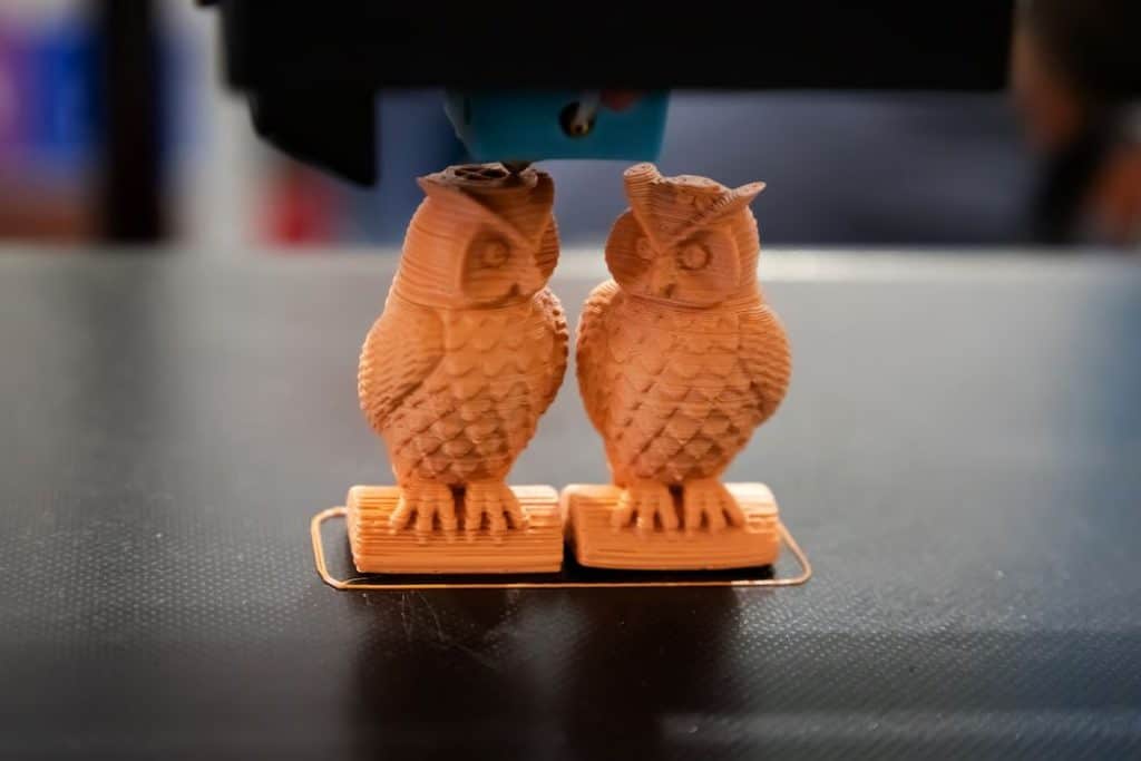 3D printer ongoing printing 3D owls 