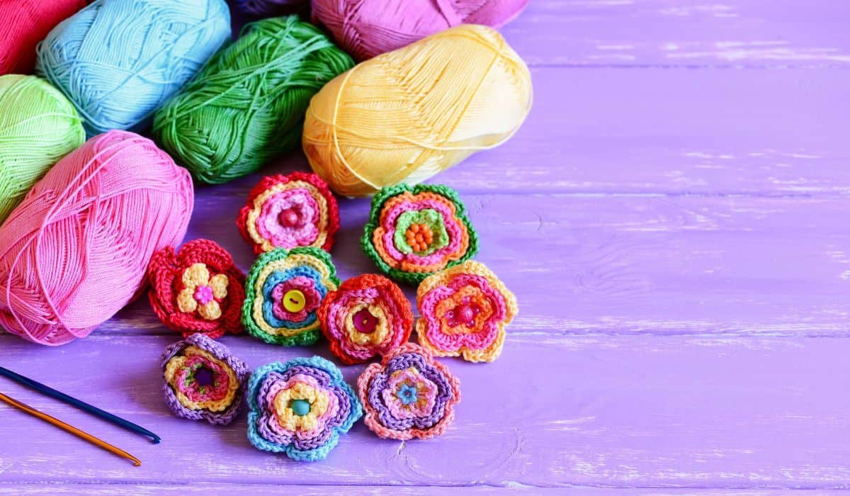 Bright crochet flowers set