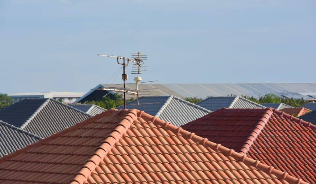 ham radio antenna on the roof