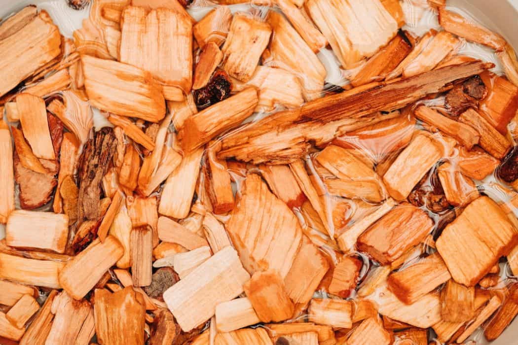 wood chips for wood carving soaked in water