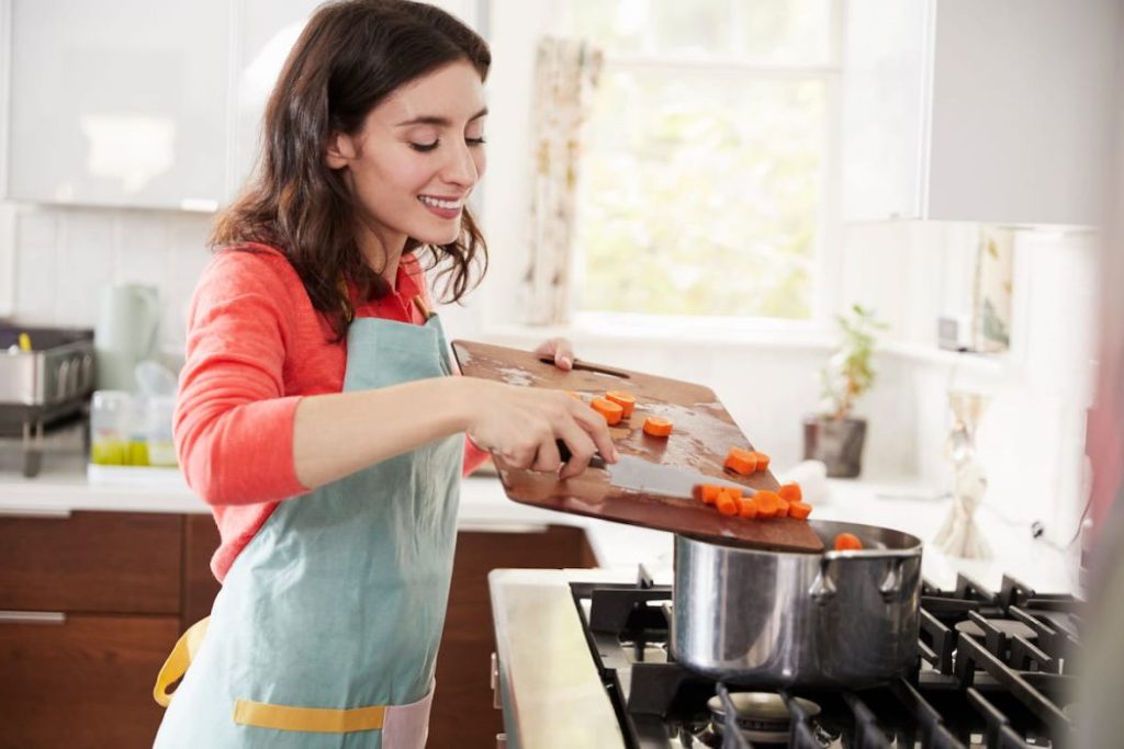 woman cooking in the kitchen 