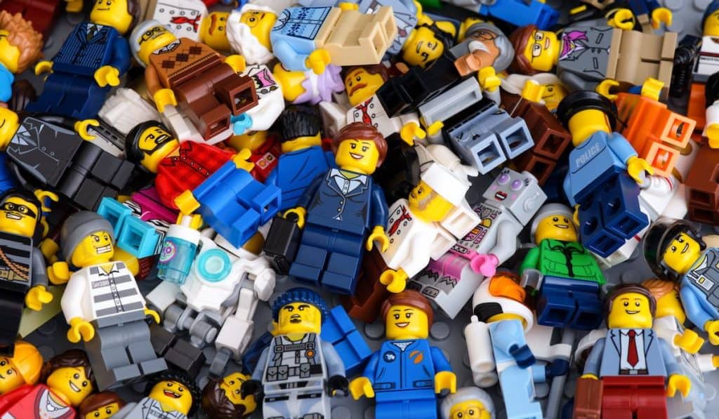 Big heap of Lego minifigures