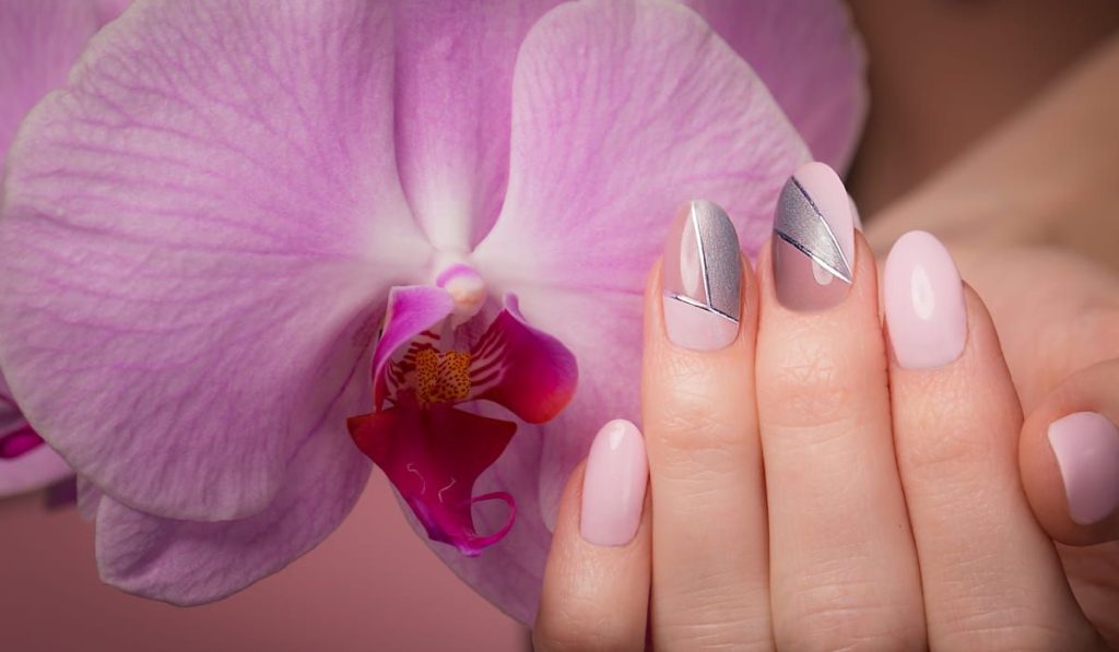 Purple neat manicure nail art design 