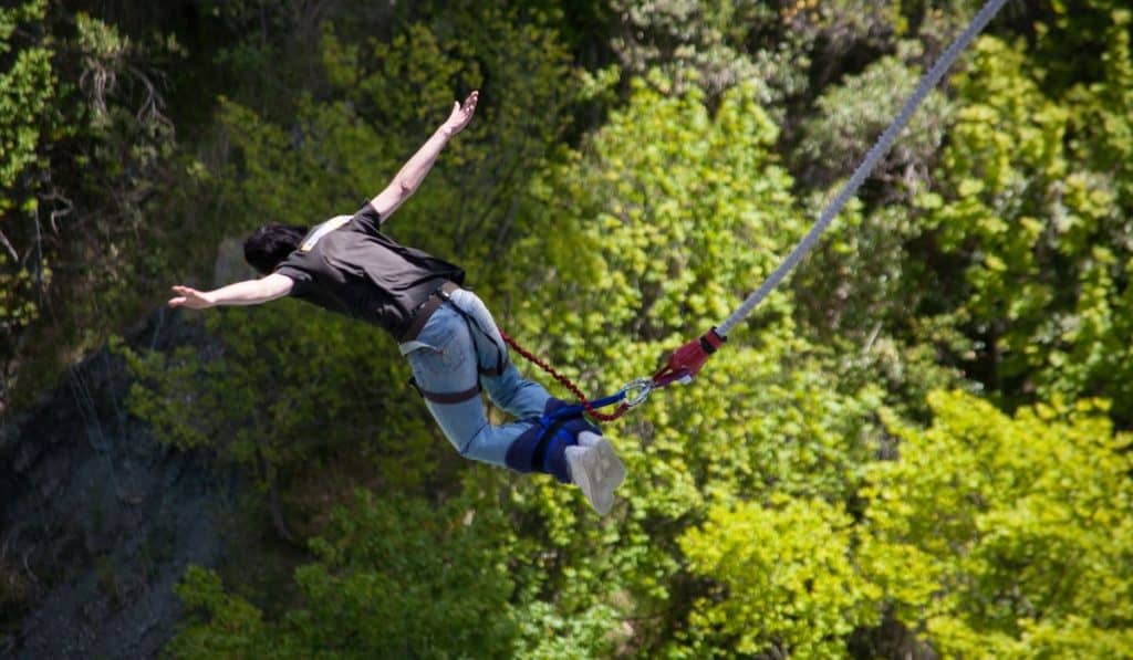 Bungee jumping in new zealand