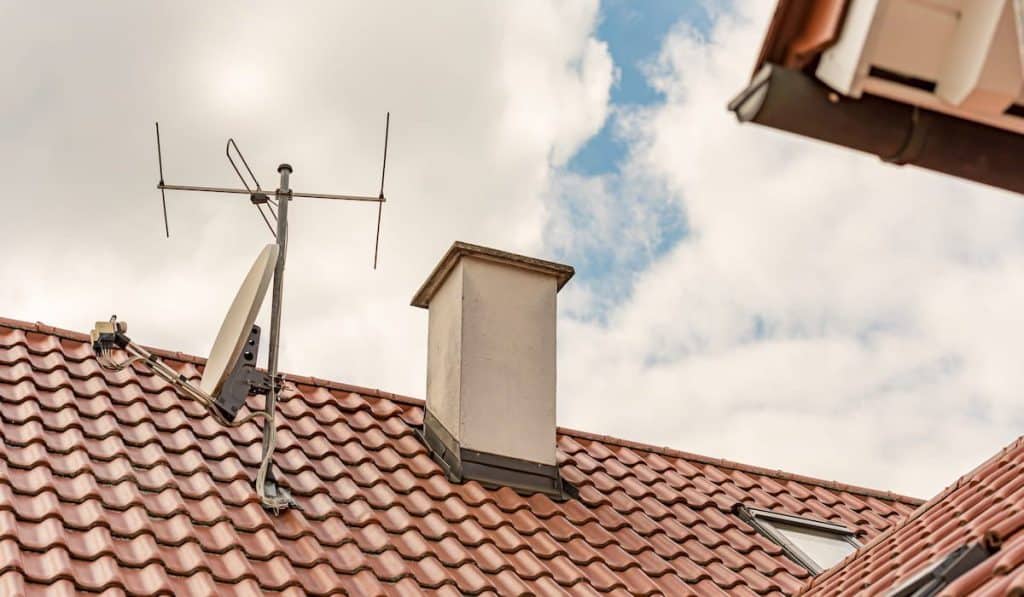 ham radio antenna on the roof