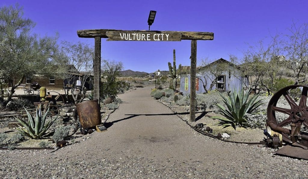 An old mining and ghost town to explore in the desert of Arizona
