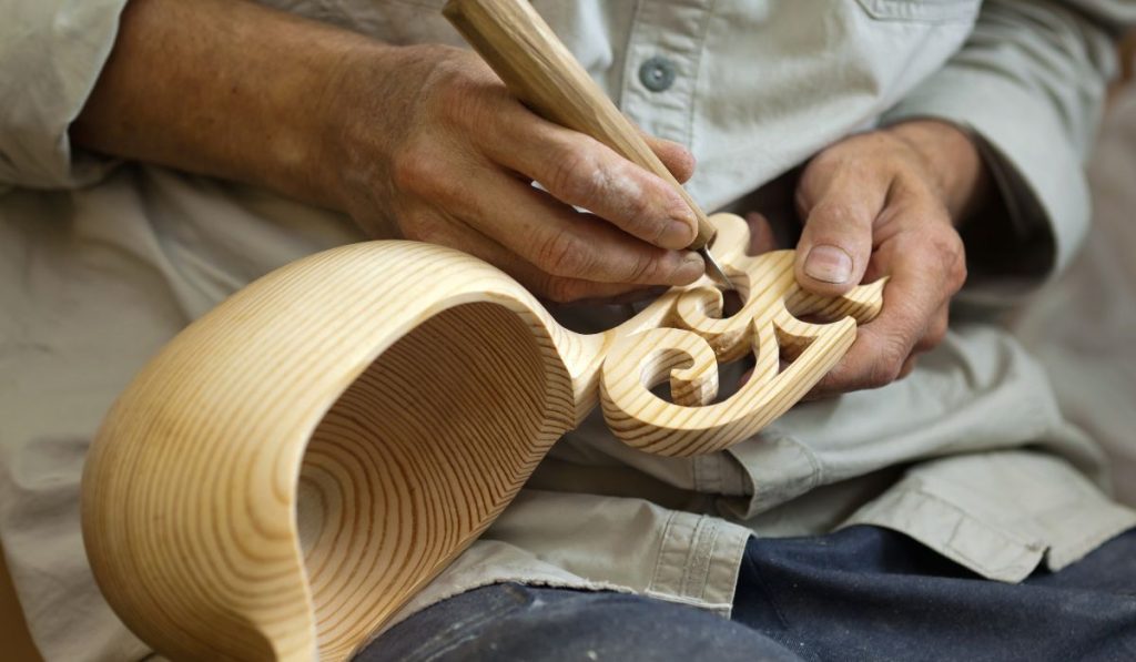 Master wood-carver made using a special knife